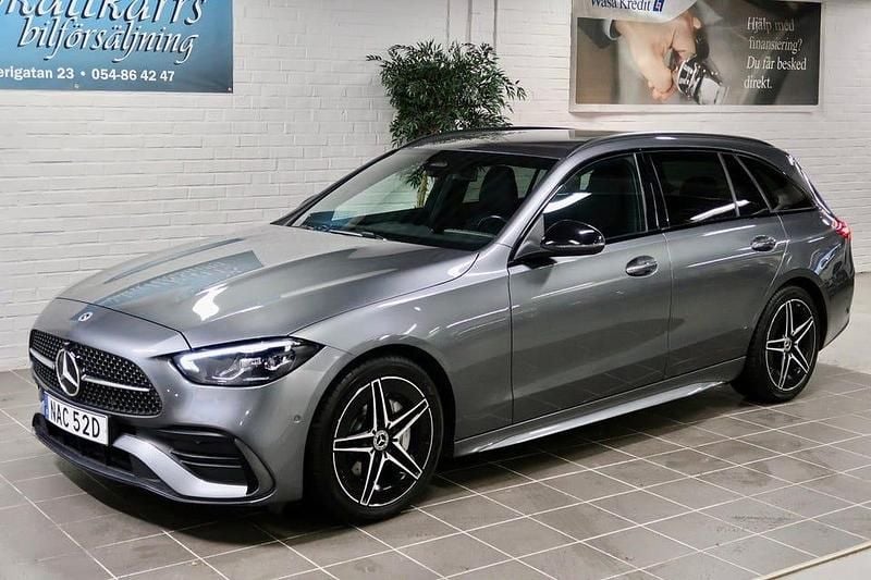 Grå Begagnad 2022 Mercedes C220 AMG Kombi | 379 000 kr (Marknadspris) - Bild 1/4