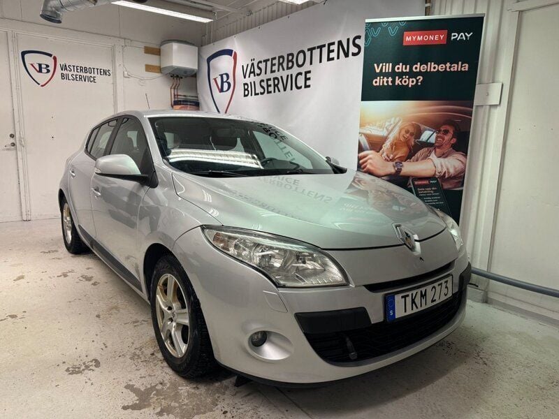 Silver Begagnad 2009 Renault Mégane III Halvkombi | 49 900 kr (Marknadspris) - Bild 1/4
