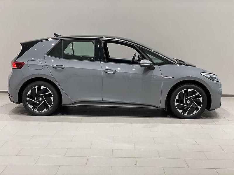 Begagnad VW ID.3 Pro Performance 150 kW (204 HK) 2023 Grå (moonstone grey black) Halvkombi