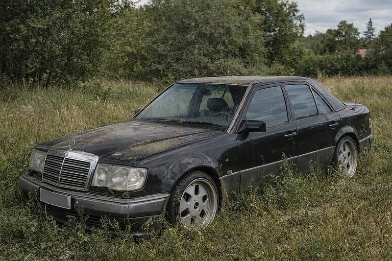 Begagnad 2003 Mercedes E55 AMG Sedan | 55 000 kr - Bild 1/2