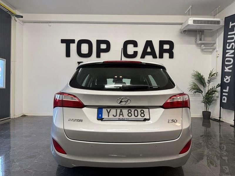 Begagnad Hyundai i30 Comfort 135 HK (99 kW) 2017 Silver Kombi