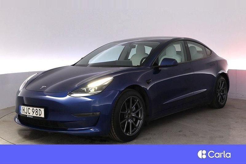 Blå Begagnad 2021 Tesla Model 3 Long Range AWD Sedan | 303 900 kr (Marknadspris) - Bild 1/4