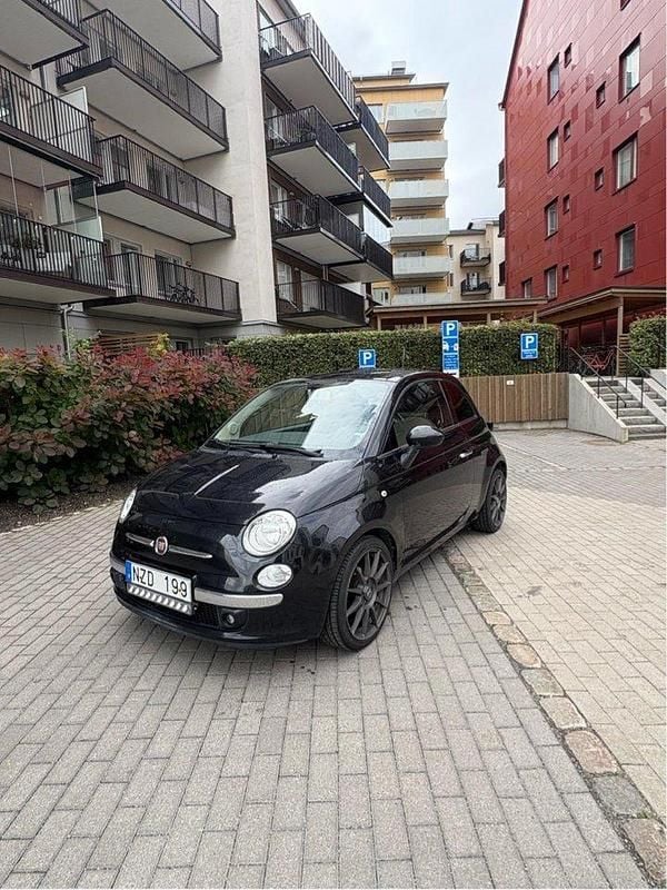 Svart Begagnad 2014 Fiat 500 Lounge Halvkombi | 68 900 kr (Superpris) - Bild 1/4