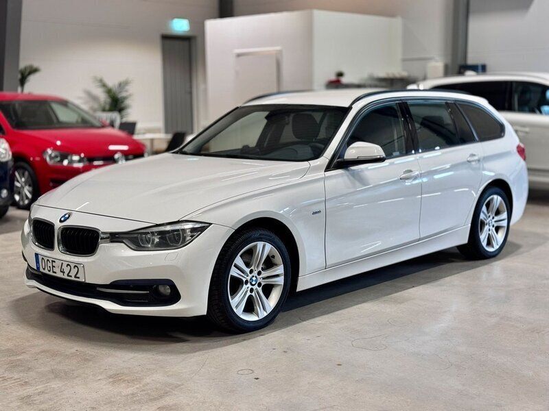 Vit Begagnad 2017 BMW 320 Sport Line Kombi | 109 900 kr - Bild 1/4