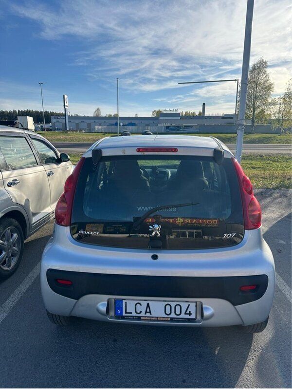 Grå Begagnad 2011 Peugeot 107 Halvkombi | 28 000 kr (Bra pris) - Bild 1/4