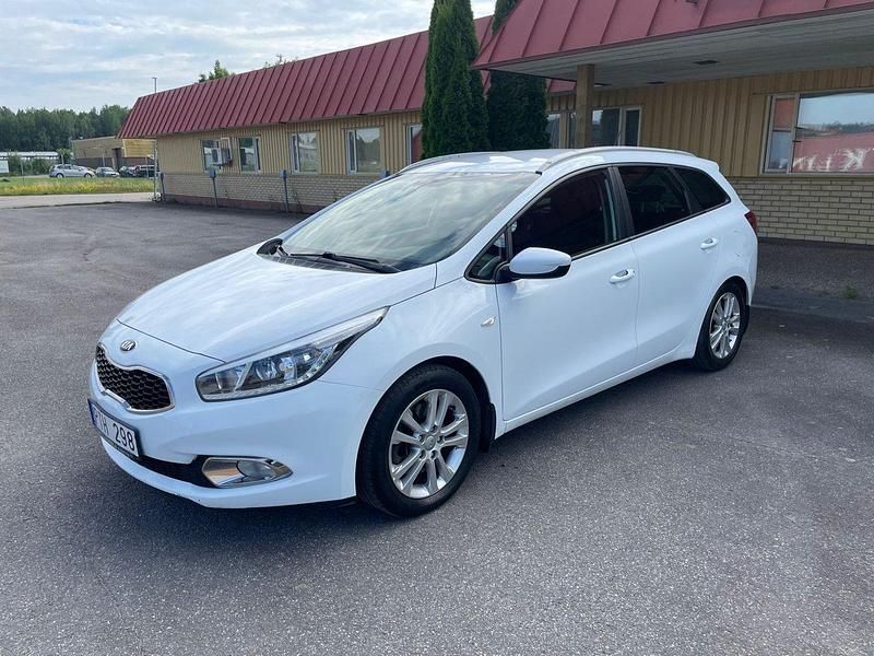 Vit Begagnad 2014 Kia Ceed Sportswagon EX Kombi | 77 900 kr (Marknadspris) - Bild 1/4