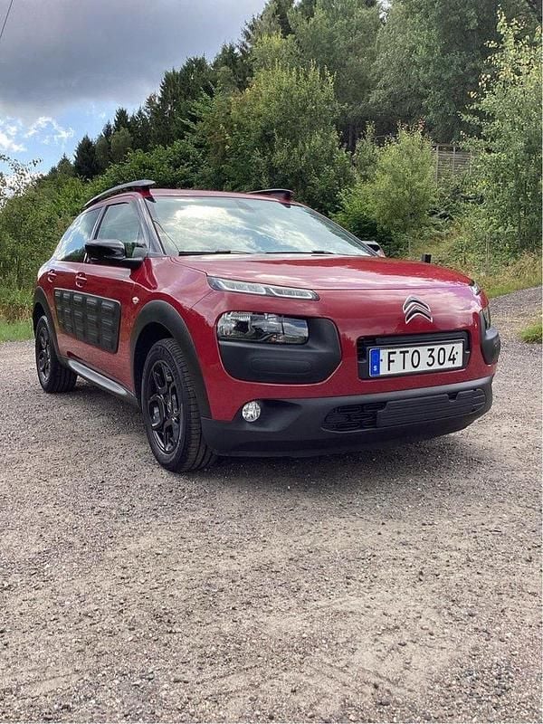 Röd Begagnad 2016 Citroën C4 Cactus PureTech Halvkombi | 97 000 kr (Bra pris) - Bild 1/4