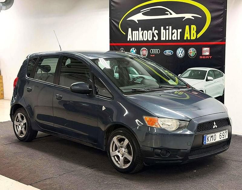 Begagnad Mitsubishi Colt 95 HK (69 kW) 2009 Grå Halvkombi