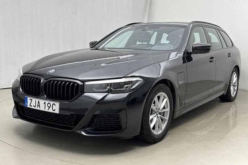 Svart Begagnad 2023 BMW 530 Shadowline Kombi | 389 000 kr - Bild 1/4