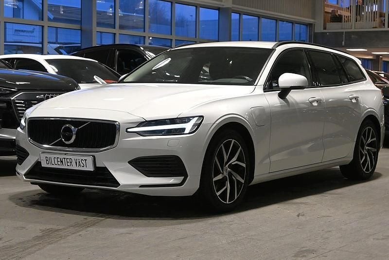 Begagnad Volvo V60 Momentum 253 HK (186 kW) 2019 Vit Kombi