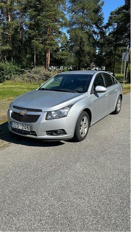 Grå Begagnad 2010 Chevrolet Cruze Sedan | 30 000 kr (Bra pris) - Bild 1/4