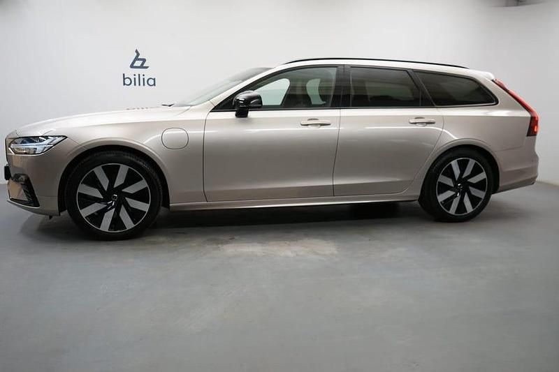 Begagnad Volvo V90 Plus 355 HK (261 kW) 2025 Grå Kombi