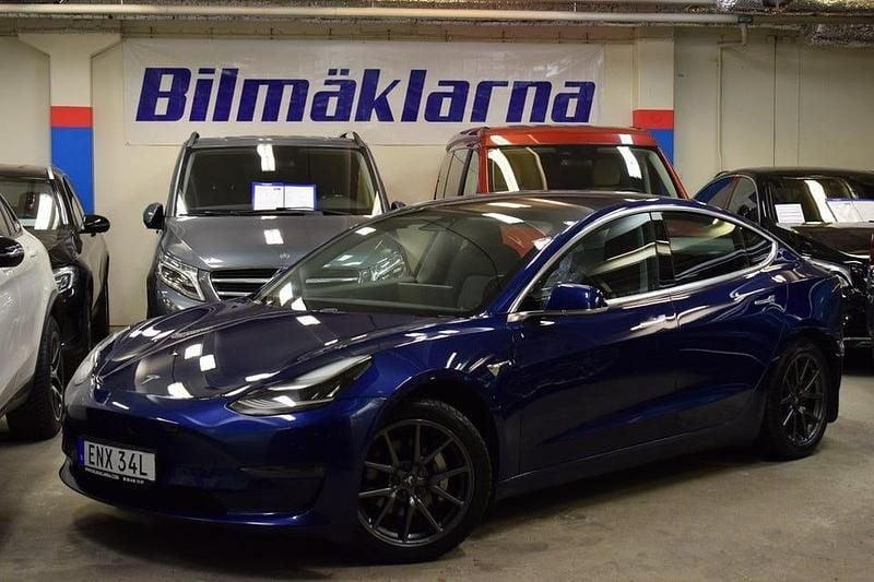 Blå Begagnad 2019 Tesla Model 3 Long Range AWD Sedan | 209 000 kr (Marknadspris) - Bild 1/4