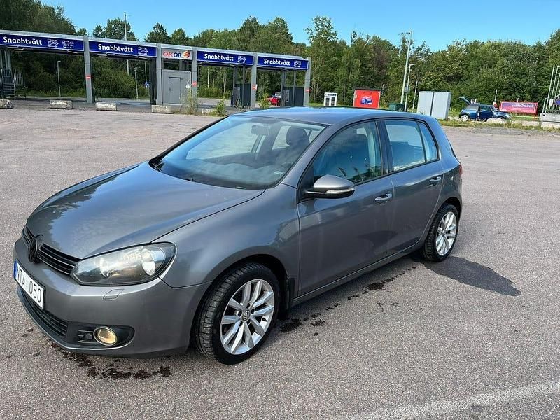 Begagnad VW Golf VI 102 HK (75 kW) 2011 Halvkombi