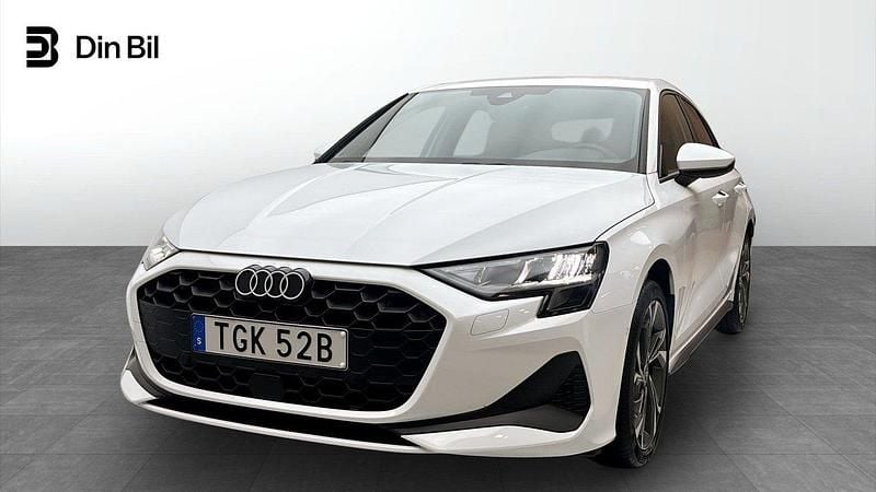 Vit Begagnad 2025 Audi A3 Sportback Premium Halvkombi | 329 000 kr (Dyr) - Bild 1/4