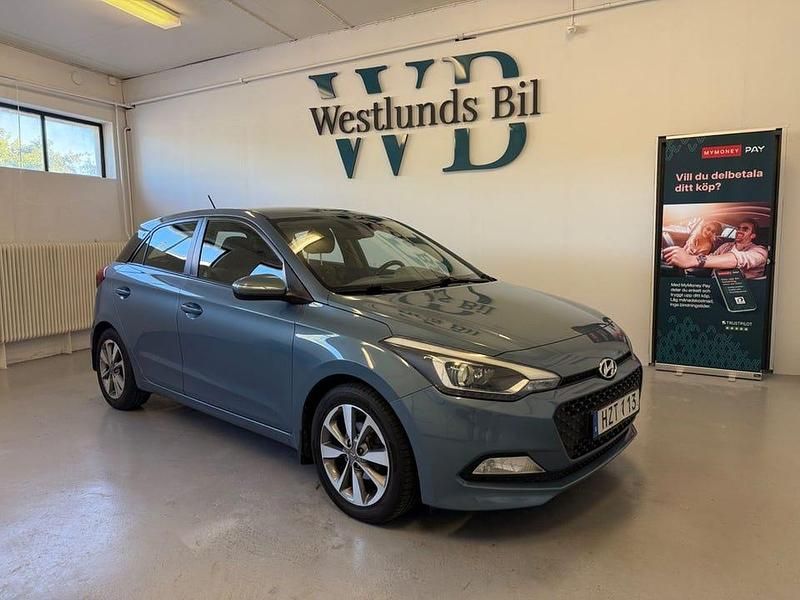 Blå Begagnad 2015 Hyundai i20 Premium Halvkombi | 69 900 kr (Marknadspris) - Bild 1/4