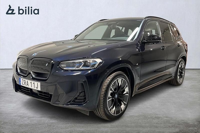 Svart Begagnad 2022 BMW iX3 M Sport SUV | 499 800 kr (Marknadspris) - Bild 1/4