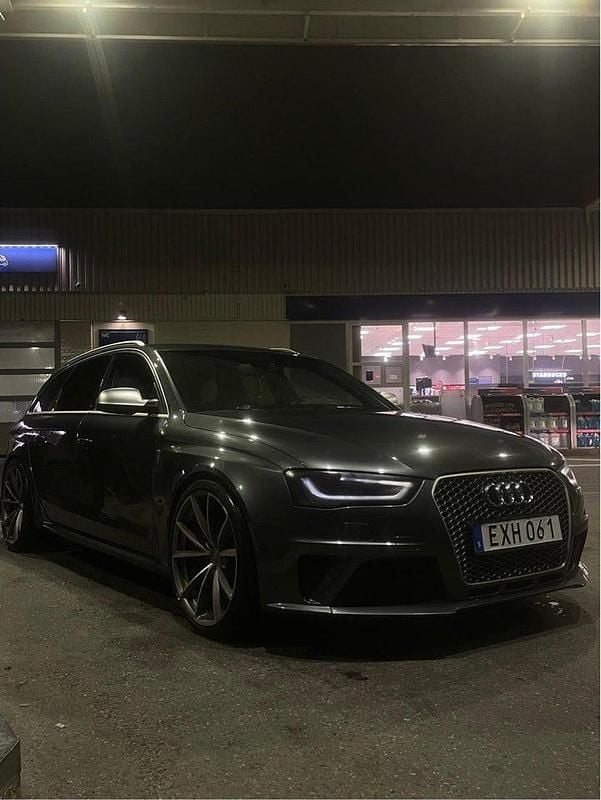 Grå Begagnad 2013 Audi RS4 Kombi | 349 000 kr (Bra pris) - Bild 1/4