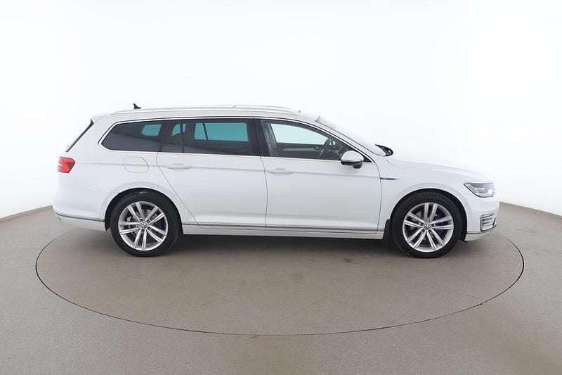 Vit Begagnad 2016 VW Passat GTE Kombi | 118 000 kr (Superpris) - Bild 1/4