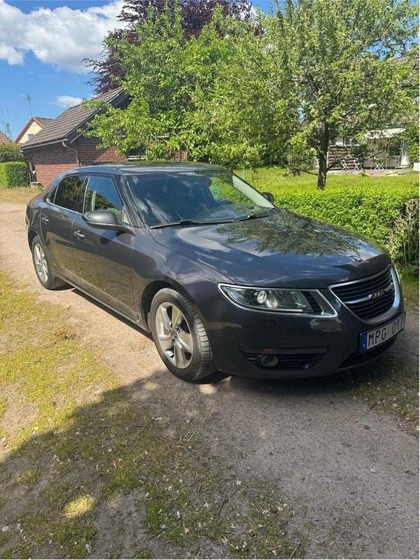 Grå Begagnad 2010 Saab 9-5 Vector Sedan | 65 000 kr (Marknadspris) - Bild 1/4