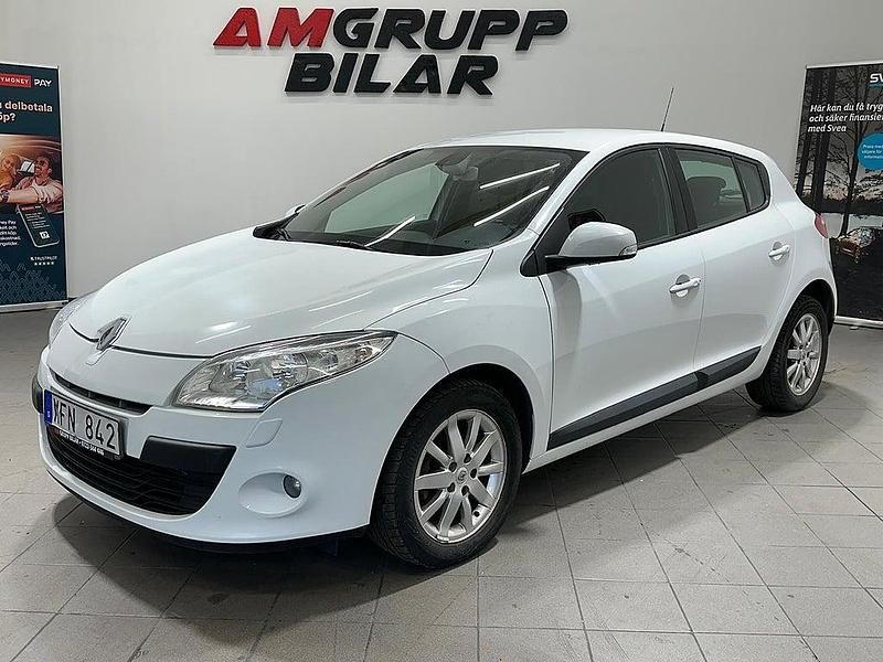 Vit Begagnad 2011 Renault Mégane III Halvkombi | 49 900 kr (Marknadspris) - Bild 1/4
