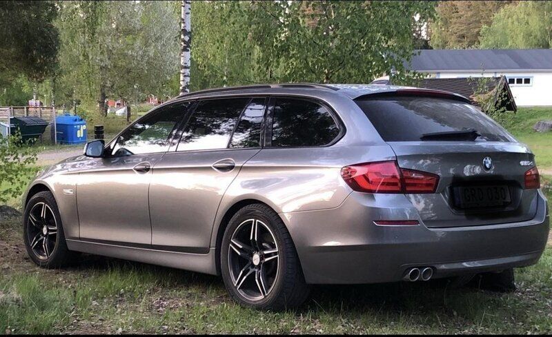 Grå Begagnad 2012 BMW 520 Kombi | 90 000 kr (Bra pris) - Bild 1/4