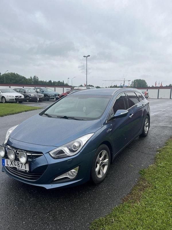 Blå Begagnad 2012 Hyundai i40 Kombi | 45 000 kr (Superpris) - Bild 1/4