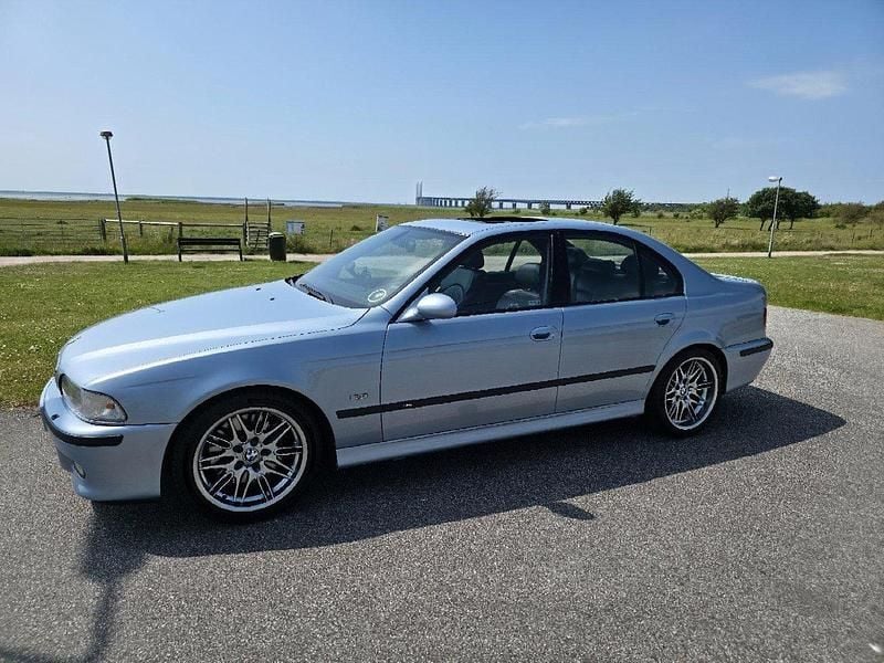 Grå Begagnad 2000 BMW M5 Sedan | 275 000 kr (Bra pris) - Bild 1/4