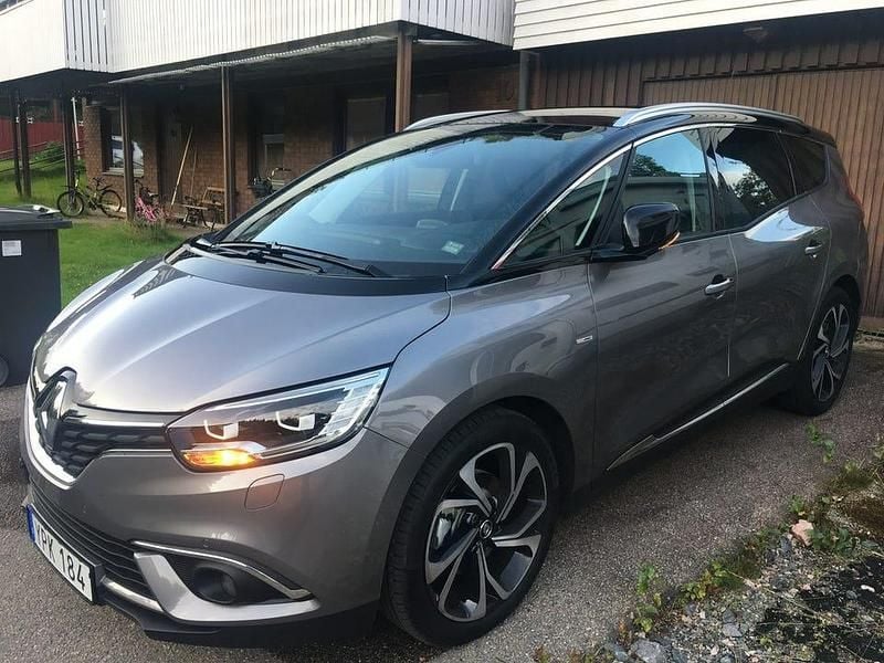 Mörkgrå metallic Begagnad 2017 Renault Grand Scénic IV Minibuss | 149 000 kr (Lite dyr) - Bild 1/4