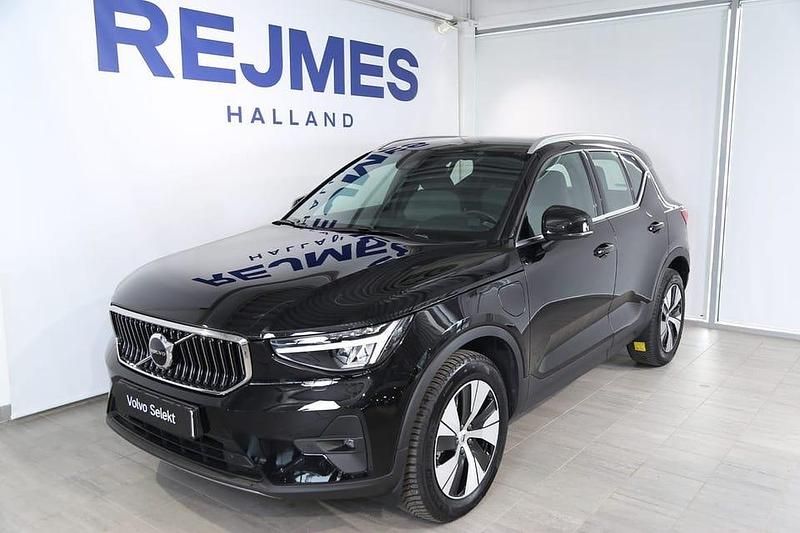 Begagnad Volvo XC40 Core 214 HK (157 kW) 2023 Svart SUV