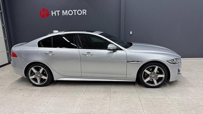 Begagnad Jaguar XE R-Sport 200 HK (147 kW) 2017 Grå Sedan