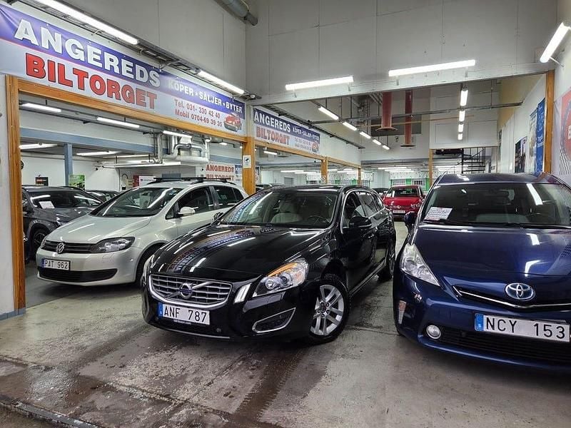 Begagnad Volvo V60 Momentum 163 HK (119 kW) 2011 Svart Kombi