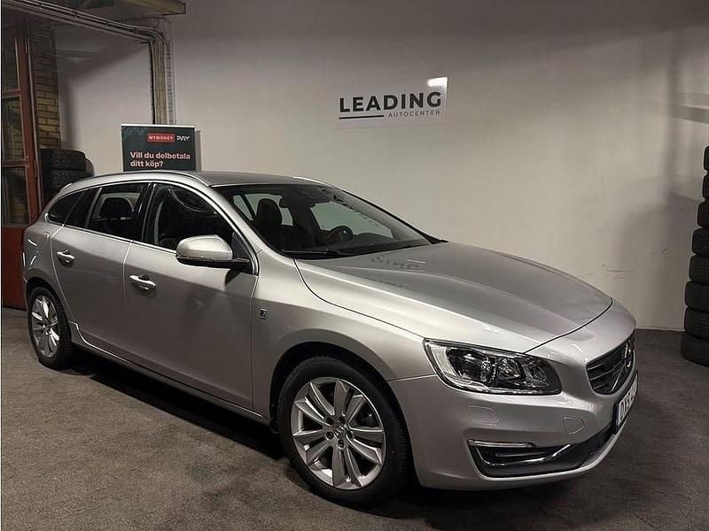 Silver Begagnad 2015 Volvo V60 Ocean Race Kombi | 189 900 kr (Lite dyr) - Bild 1/4