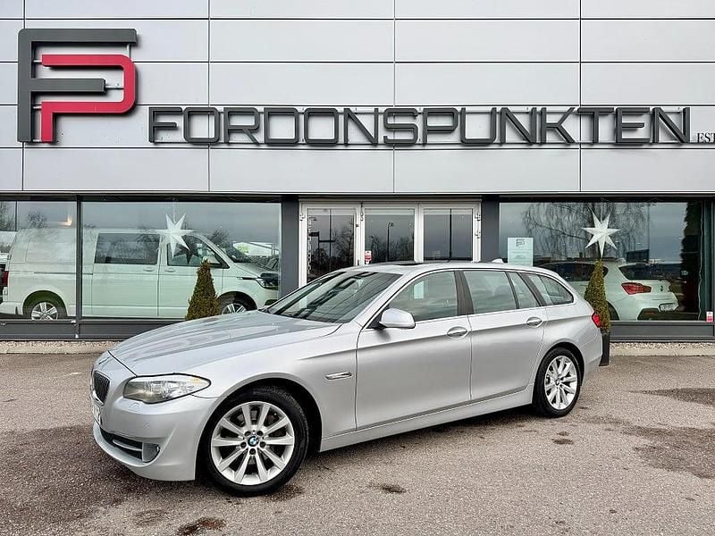Ljusgrå Begagnad 2011 BMW 525 Kombi | 129 000 kr (Marknadspris) - Bild 1/4