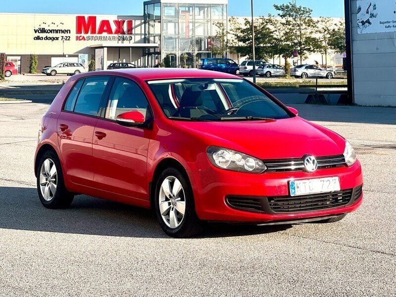 Röd Begagnad 2011 VW Golf VI Halvkombi | 49 800 kr (Marknadspris) - Bild 1/4
