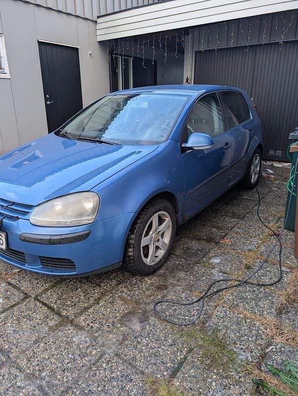 Begagnad 2004 VW Golf IV Halvkombi | 10 000 kr (Marknadspris) - Bild 1/4