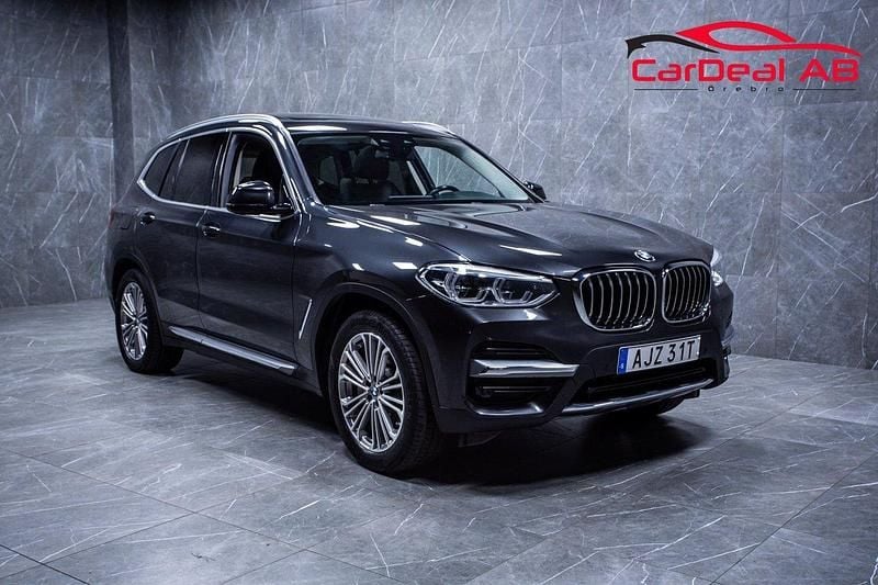 Grå Begagnad 2020 BMW X3 Luxury Line SUV | 328 800 kr (Bra pris) - Bild 1/4