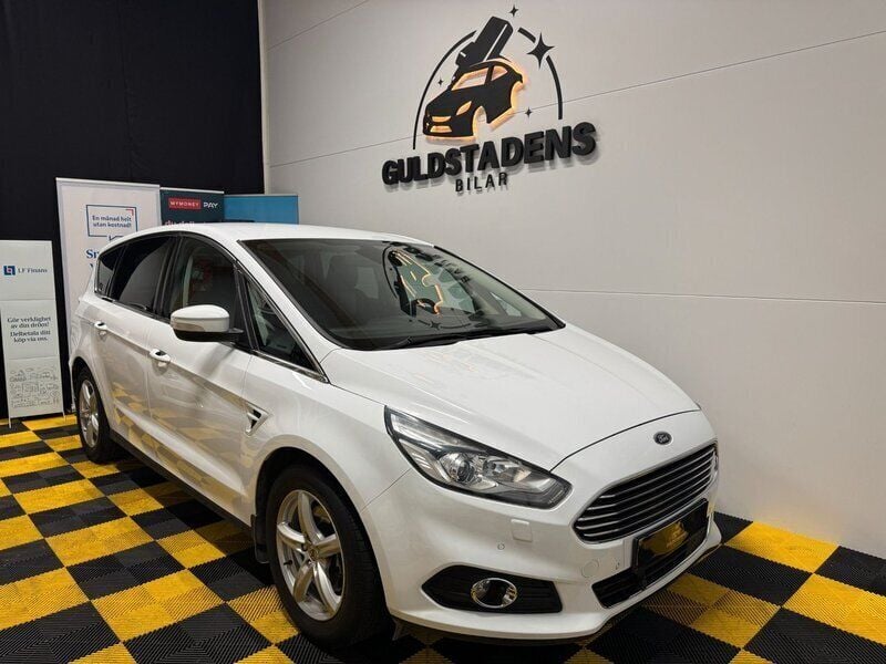 Vit Begagnad 2016 Ford S-MAX Titanium Minibuss | 154 900 kr (Superpris) - Bild 1/4
