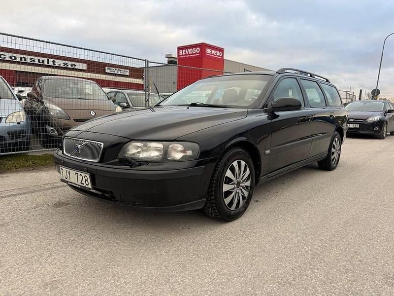 Svart Begagnad 2002 Volvo V70 Kombi | 29 443 kr (Lite dyr) - Bild 1/4