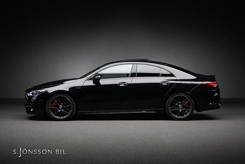 Begagnad Mercedes CLA45 AMG Premium 422 HK (310 kW) 2023 Cosmos svart metallic Sedan
