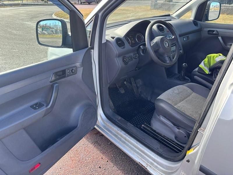 Begagnad VW Caddy 102 HK (75 kW) 2011 Minibuss