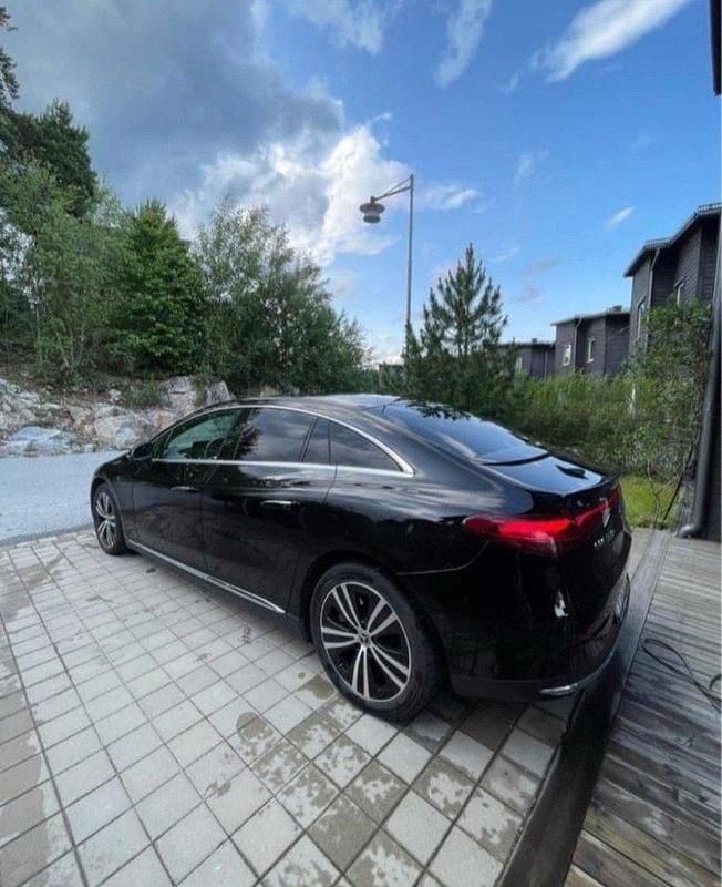 Svart Begagnad 2022 Mercedes EQE350 Sedan | 289 900 kr - Bild 1/4