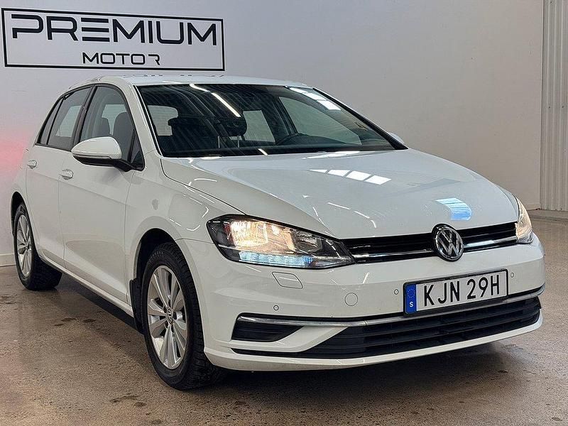 Begagnad VW Golf VIII 116 HK (85 kW) 2019 Vit Halvkombi