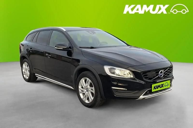 Svart Begagnad 2018 Volvo V60 CC Momentum Kombi | 189 800 kr (Superpris) - Bild 1/4
