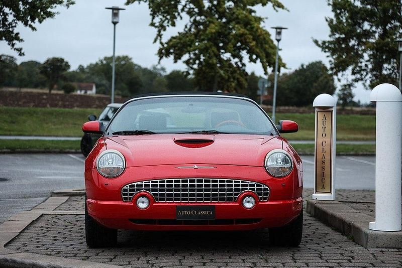 Begagnad Ford Thunderbird 256 HK (188 kW) 2002 Röd Cab