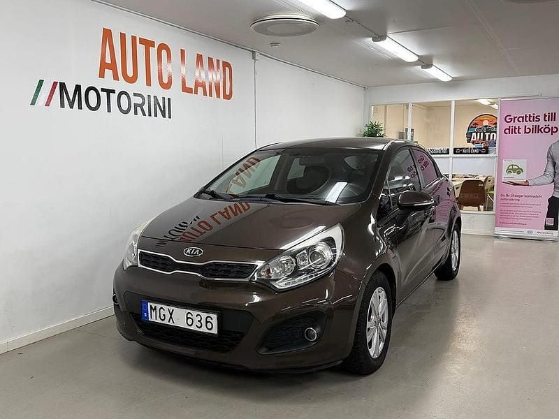 Brun Begagnad 2011 Kia Rio Halvkombi | 94 900 kr (Marknadspris) - Bild 1/4