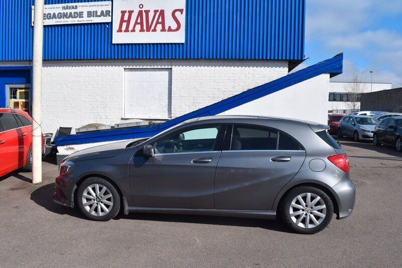 Mörkgrå (grå) Begagnad 2013 Mercedes A200 Halvkombi | 114 900 kr (Marknadspris) - Bild 1/4