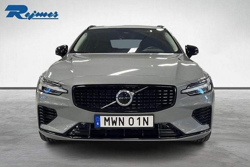 Begagnad Volvo V60 Plus 349 HK (256 kW) 2024 Grå Kombi