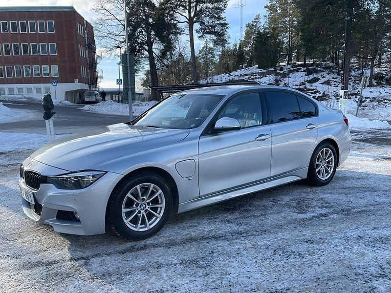 Begagnad 2018 BMW 330 M Sport Sedan | 259 000 kr (Marknadspris) - Bild 1/4
