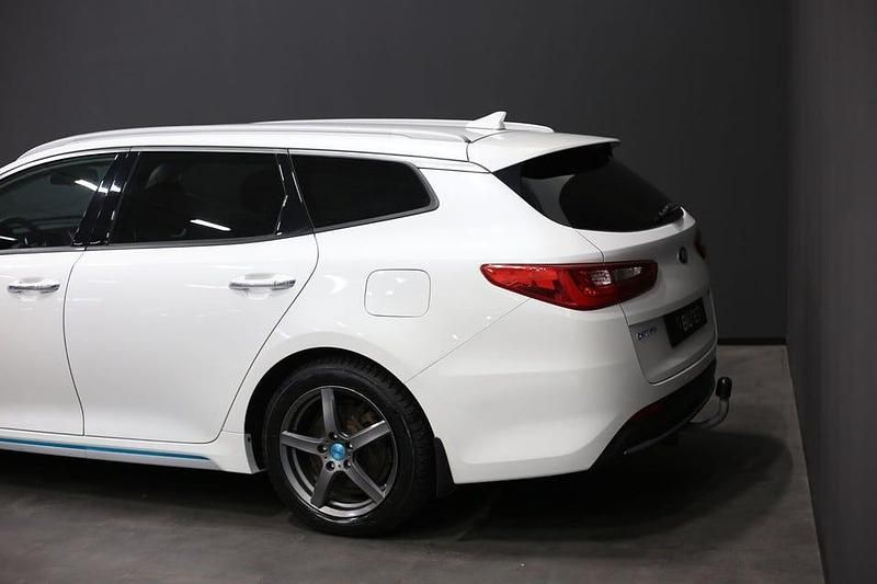 Begagnad Kia Optima Advance 205 HK (150 kW) 2019 Vit Kombi